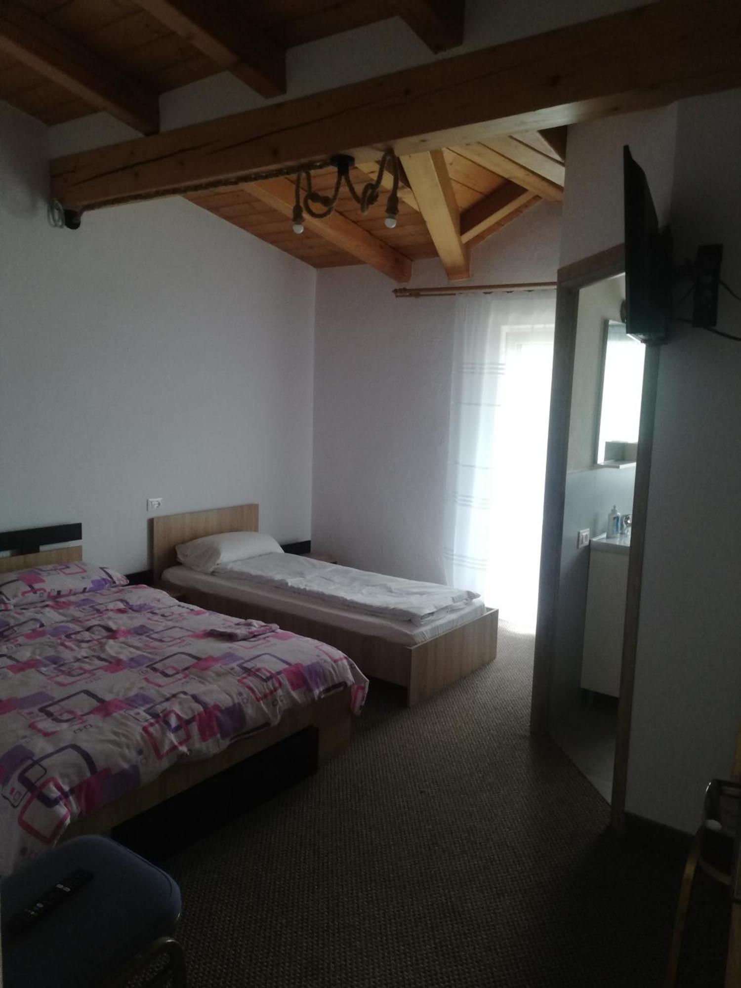 Pensiune Stirbu Borsa  Ruang foto